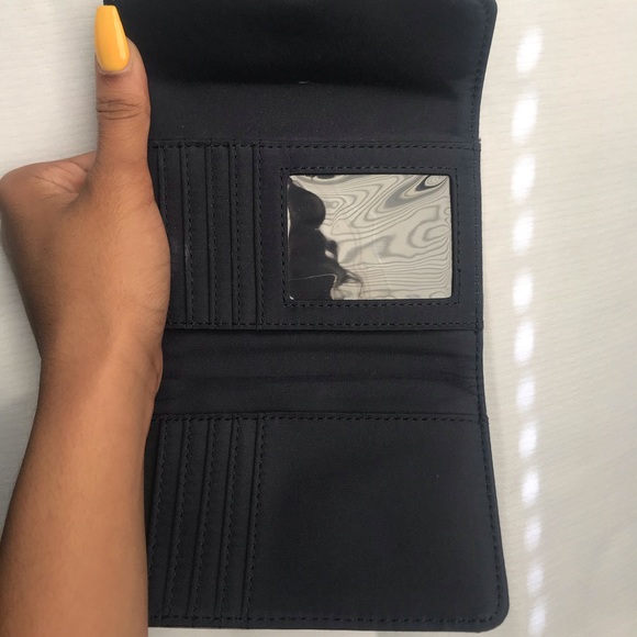 Tommy Hilfiger purse and wallet set . - Picture 4 of 7